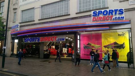sports direct oxford street opening times